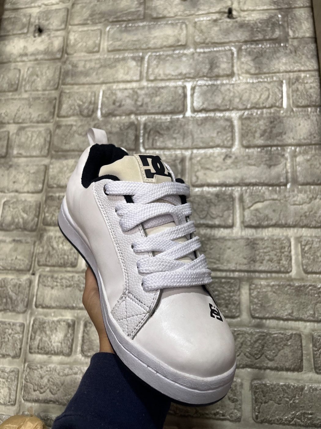 Zapatos Blancos con Negro DC