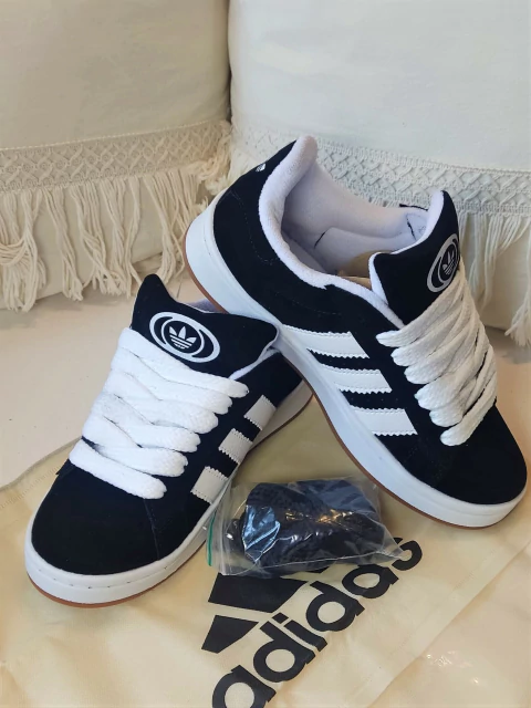 Adidas Campus Negro con Rayas Blancas Suela Blanca con Cafe
