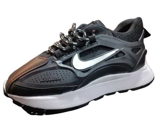 Zapato Nike Negro Suela Blanca Cordón Blanco con Negro