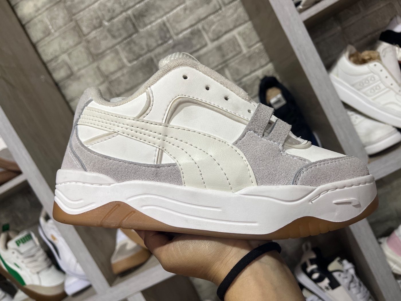 Zapatos Puma Gris con Blanco