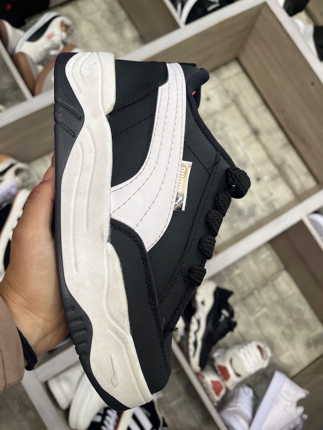 Zapatos Puma Negro con Blanco Cuero