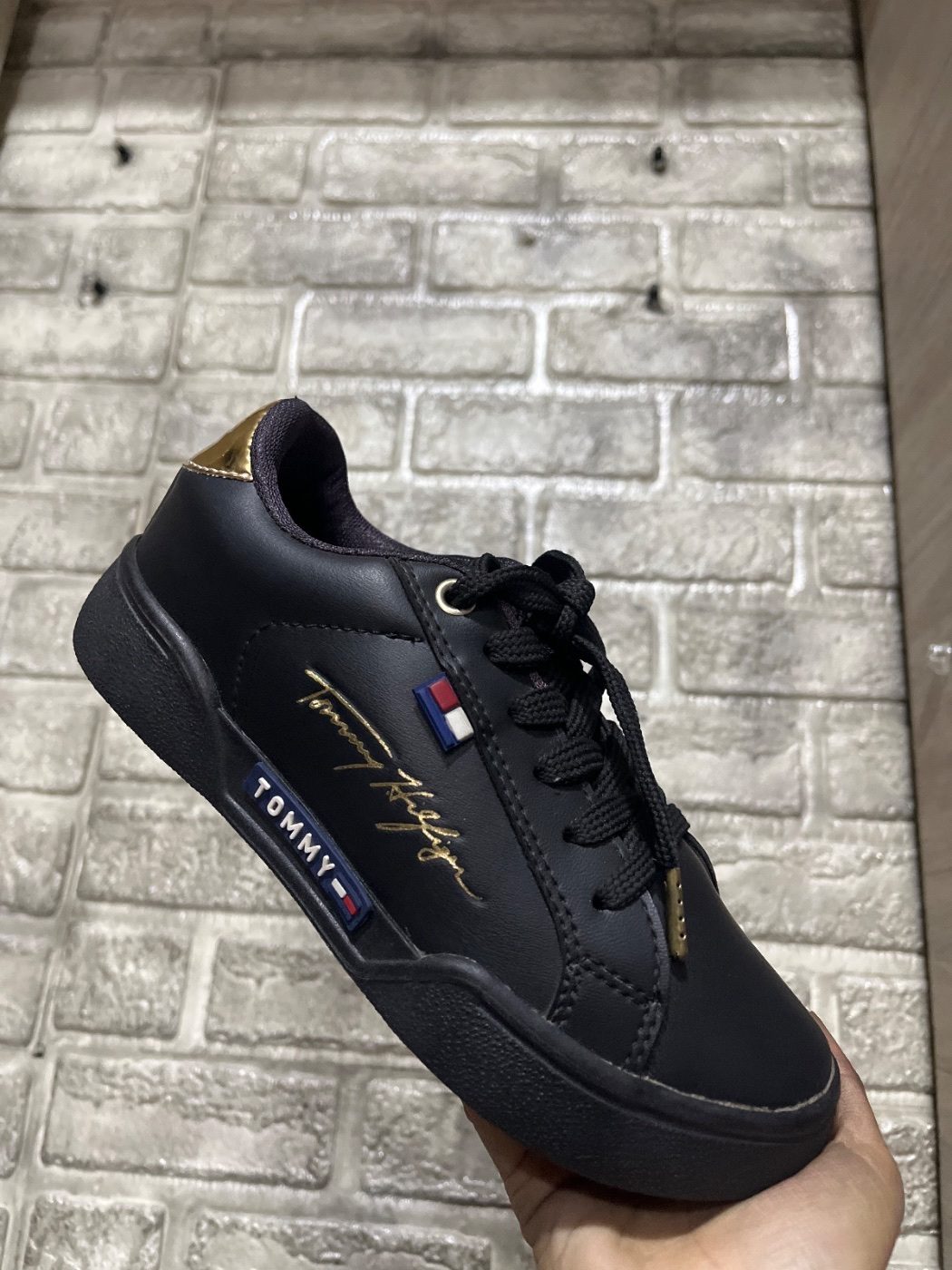 Zapatos Tommy Negro y Dorado
