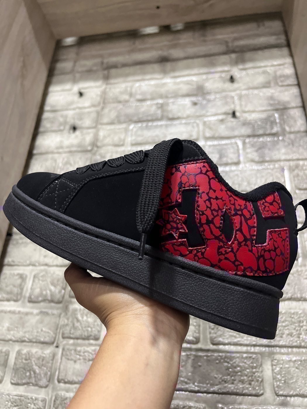 DC Gamuza Negro con Rojo