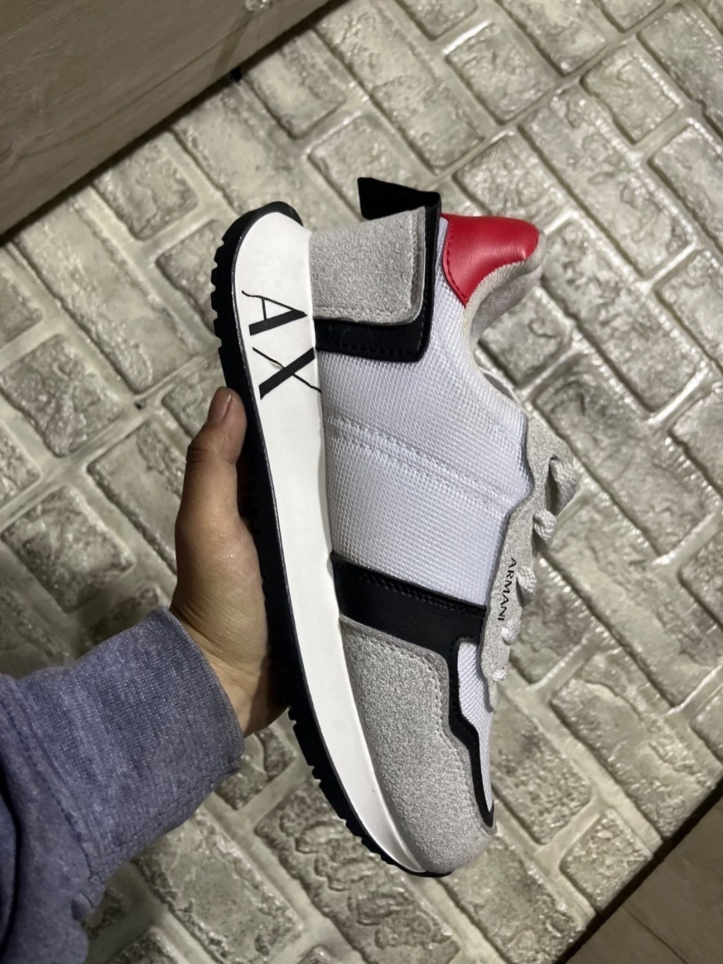 Armani Gris con Rojo