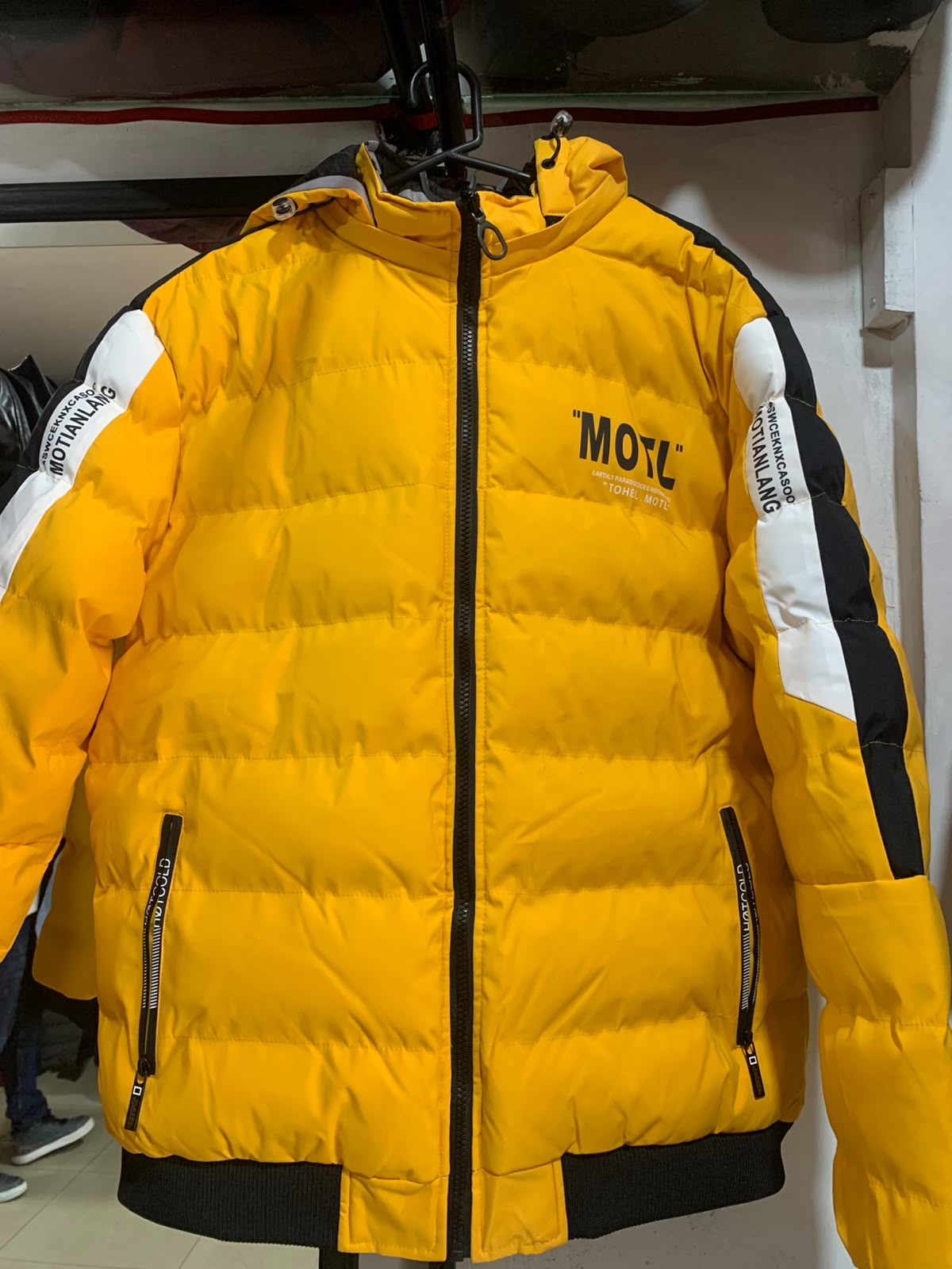 Chaqueta Nacional Amarilla Cabello